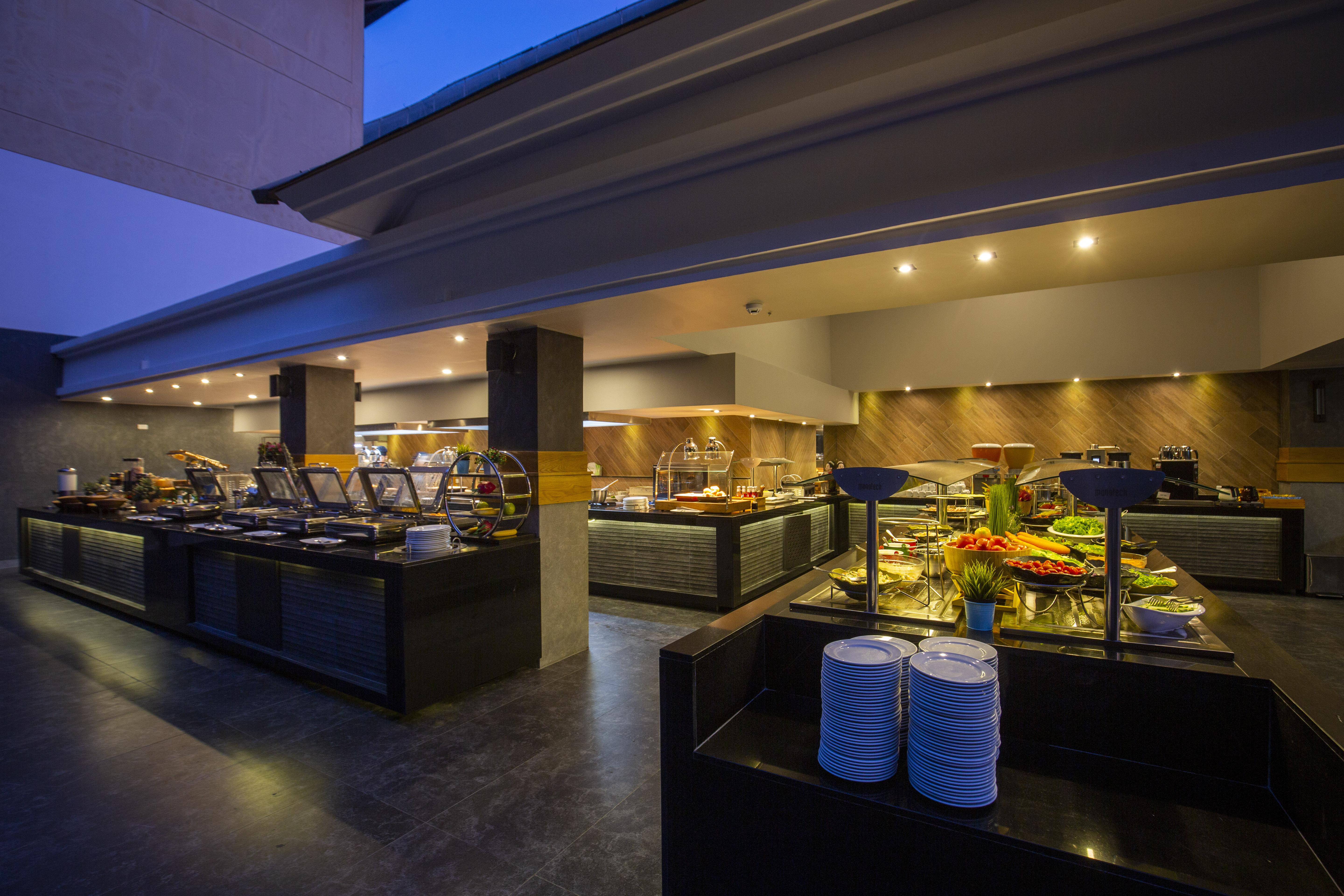 Hotel Woovo Phuket Kata Extérieur photo