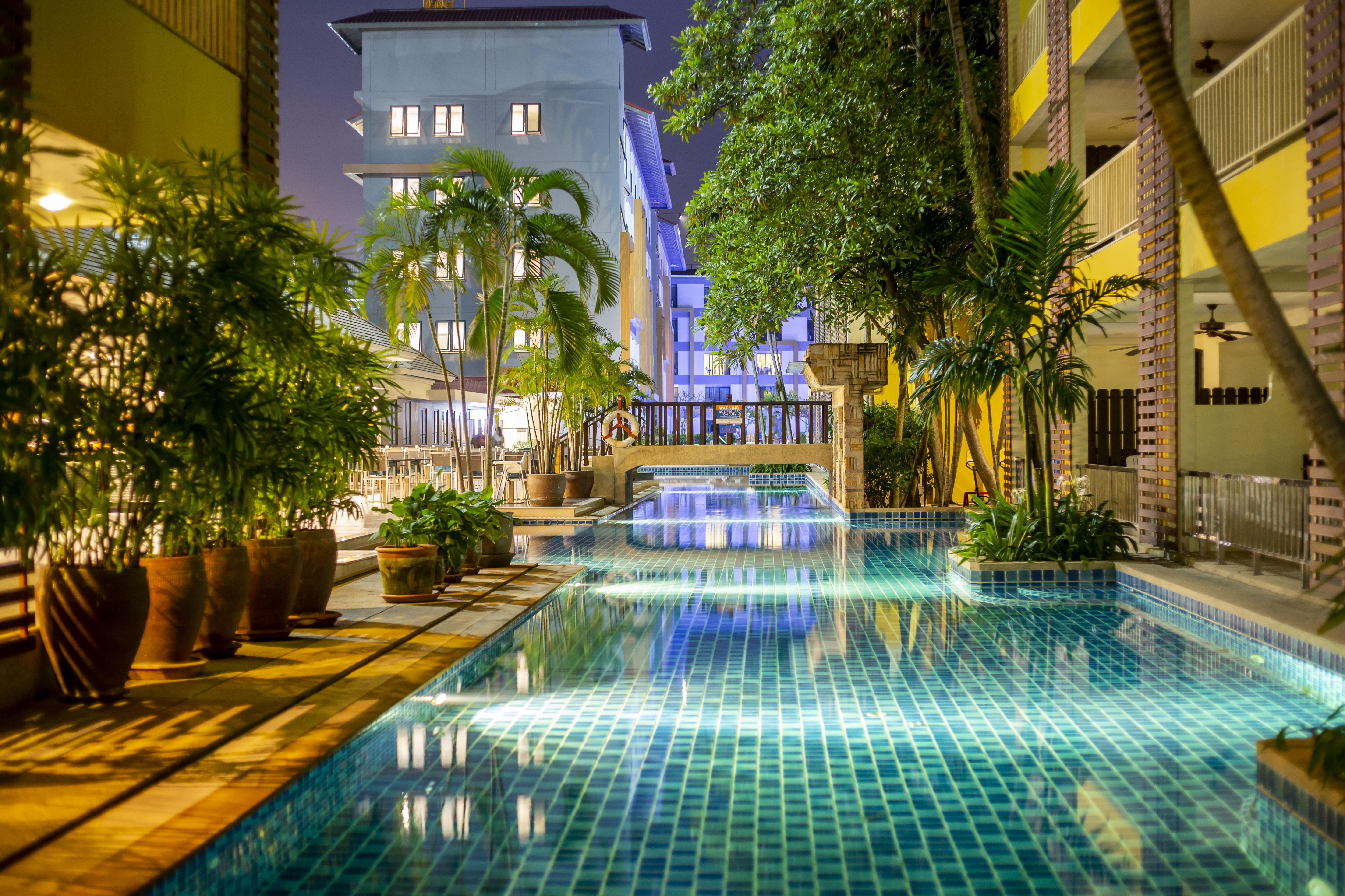 Hotel Woovo Phuket Kata Extérieur photo