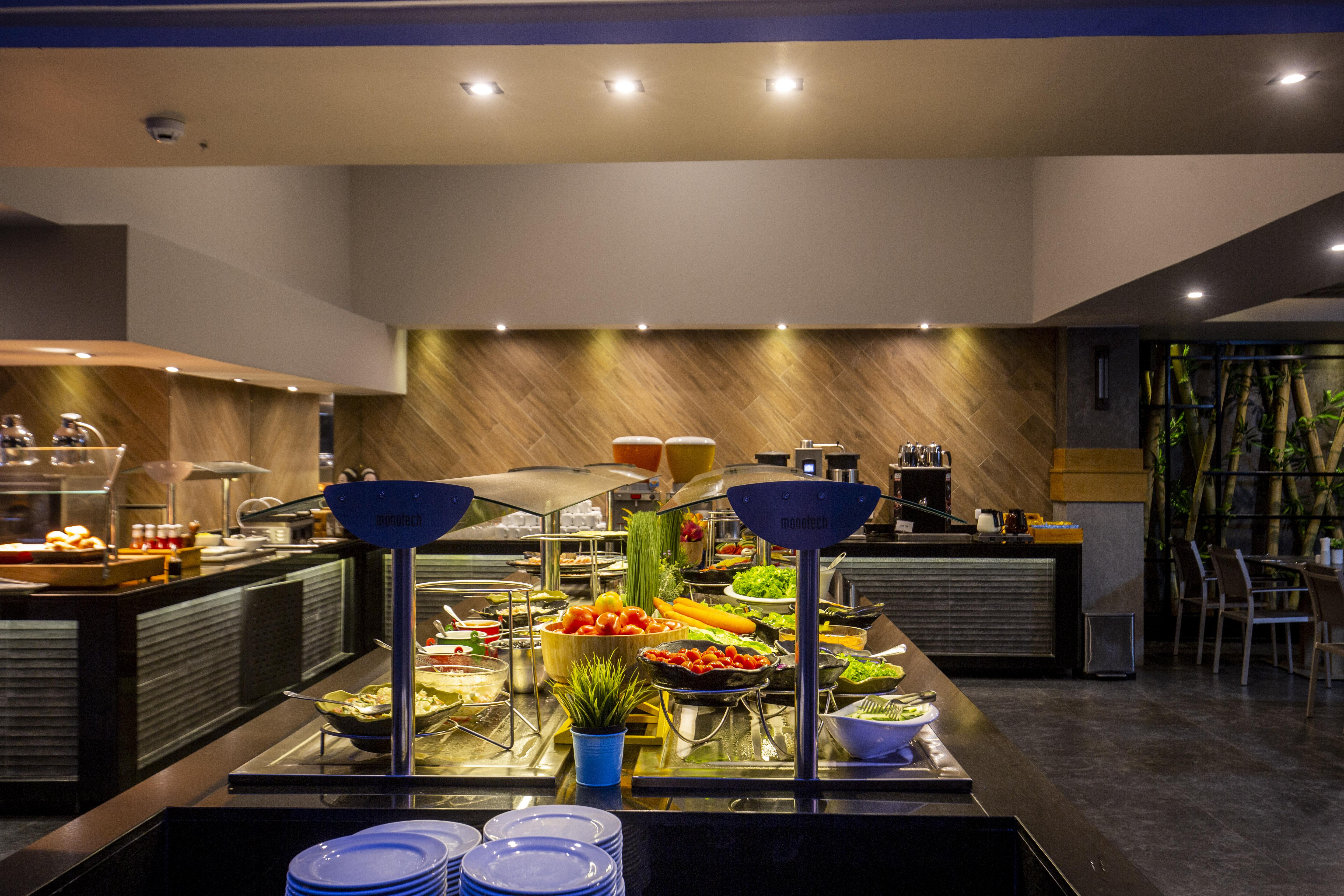 Hotel Woovo Phuket Kata Extérieur photo