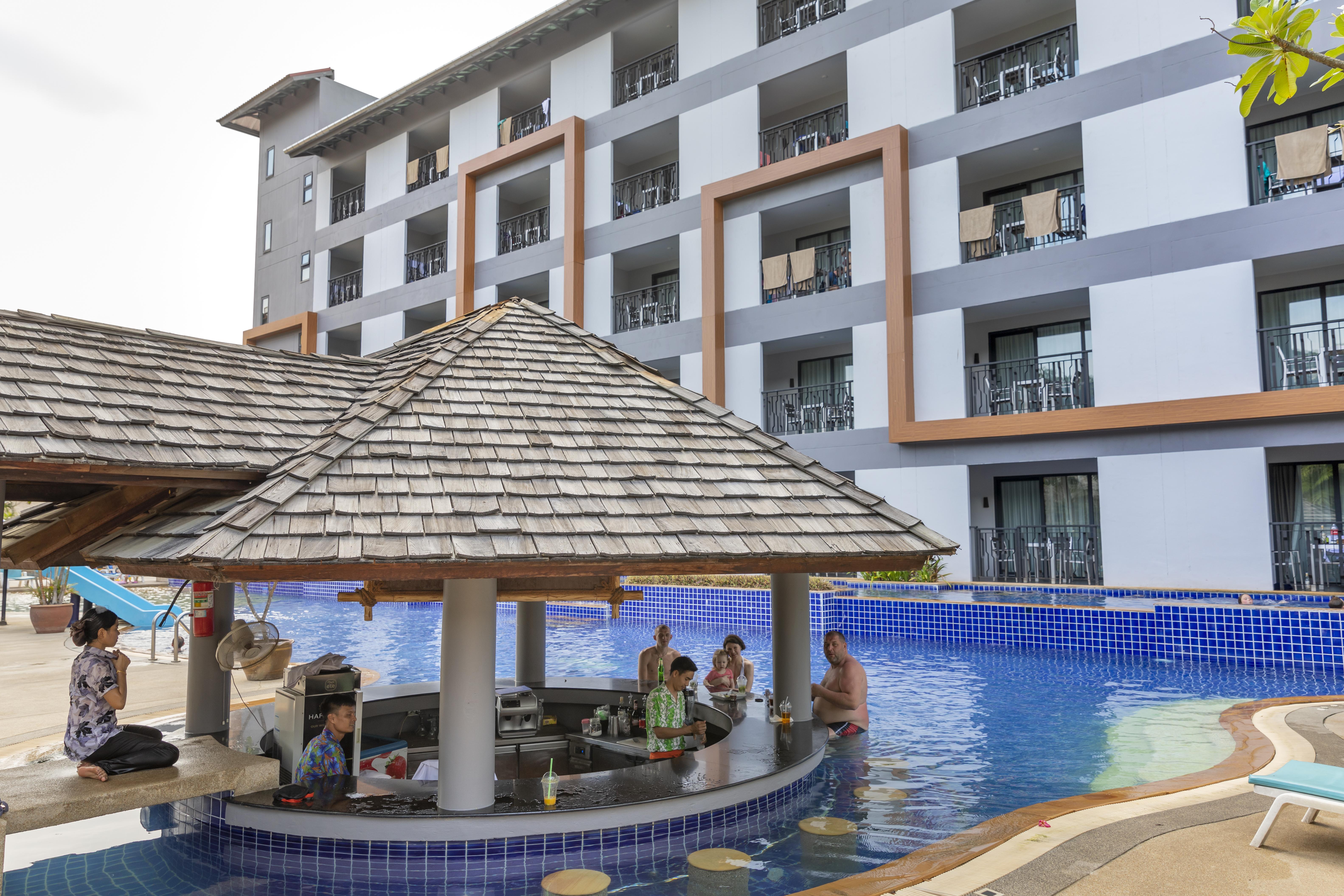 Hotel Woovo Phuket Kata Extérieur photo