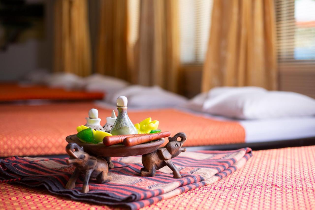 Hotel Woovo Phuket Kata Extérieur photo